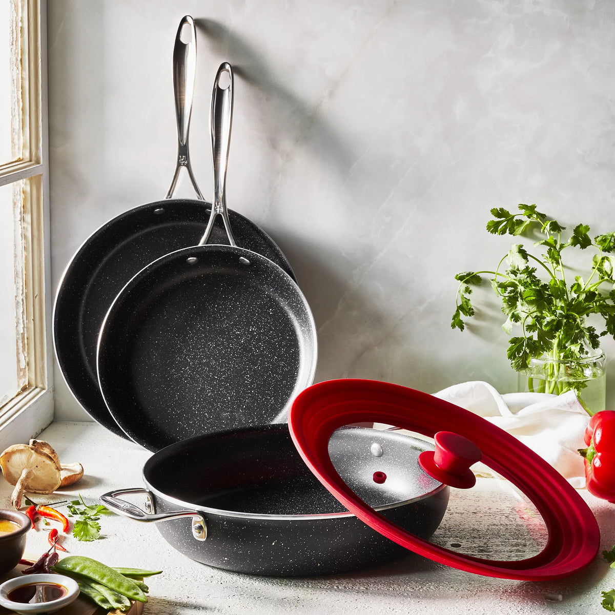 4-pc Aluminum Nonstick Cookware Set with Universal Lid C4082