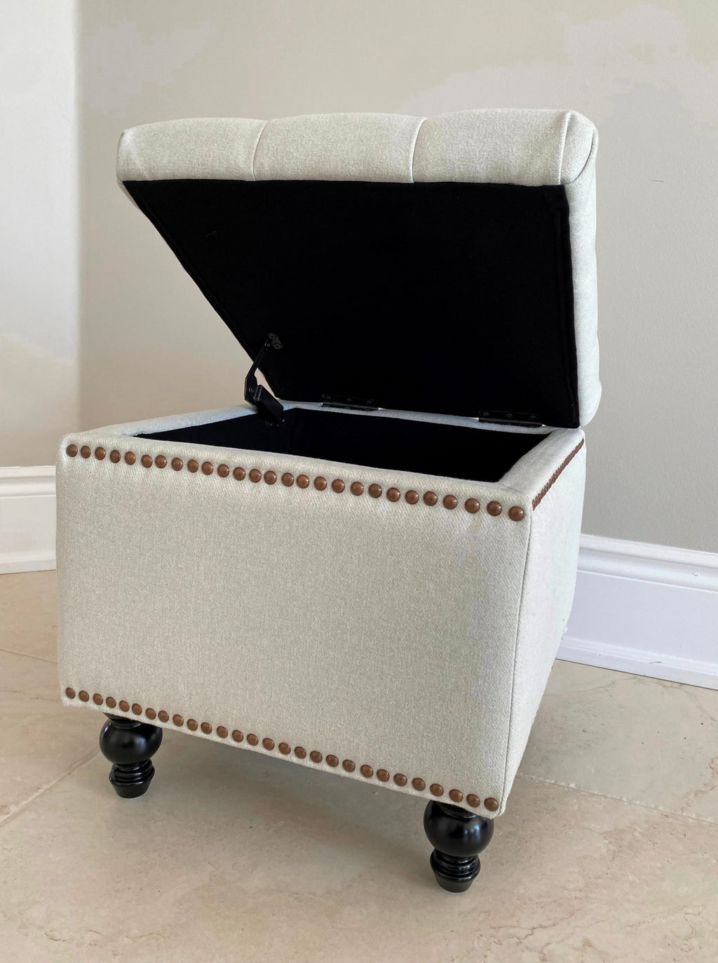 White Flannel Upholstered Storage Ottoman B10988