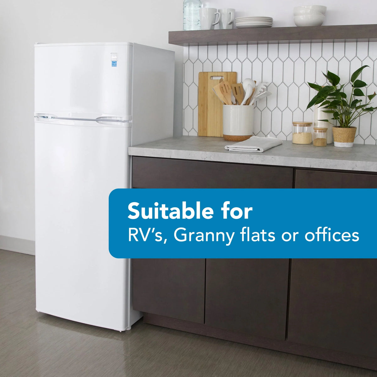 White 7.3 Cu. Ft. Top Freezer Refrigerator G9802