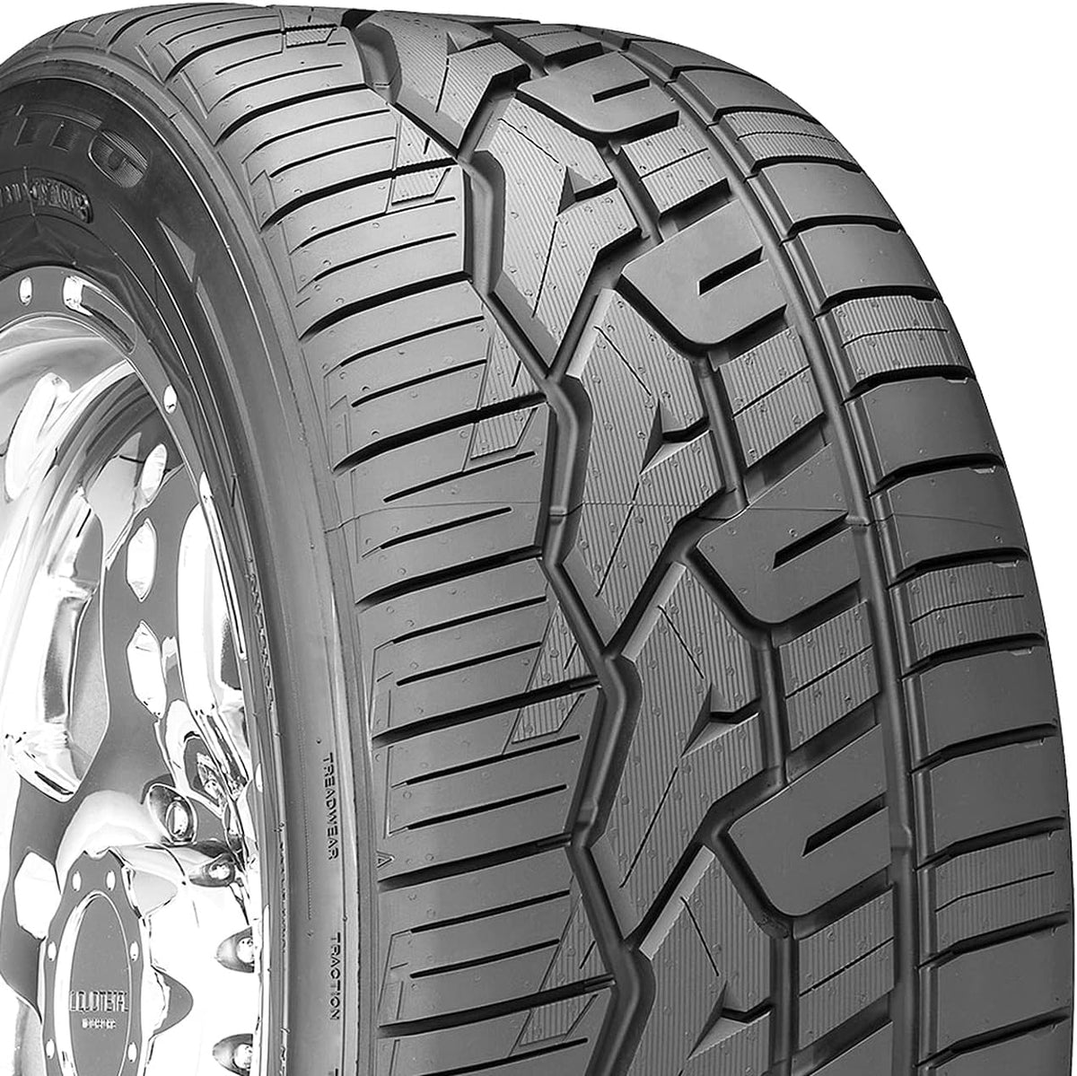 265/40R22 XL All-Season Radial Tire M26680