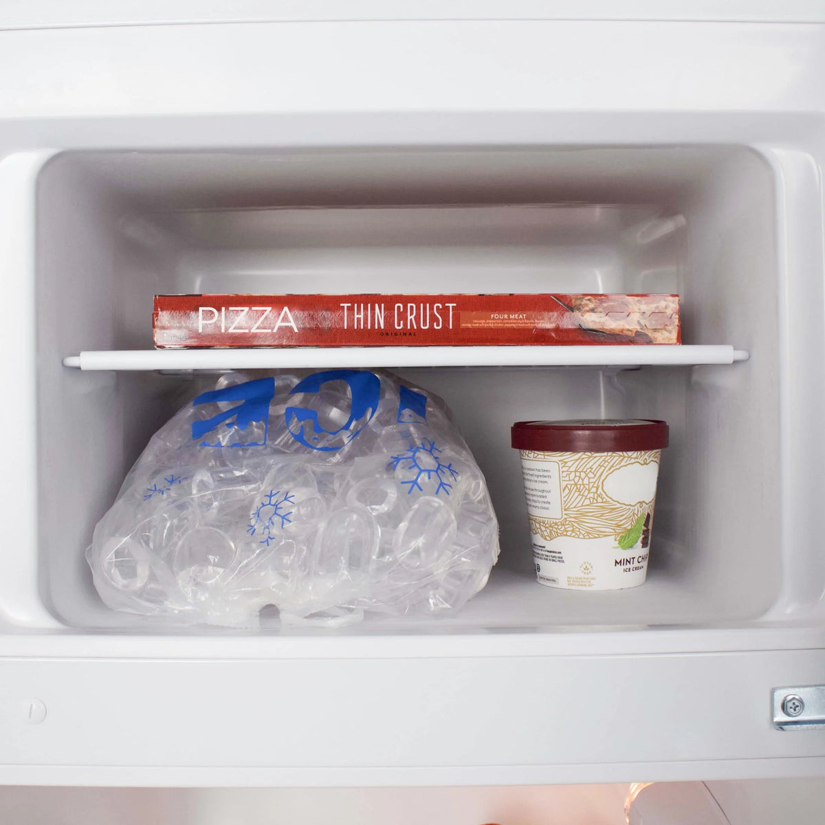White 7.3 Cu. Ft. Top Freezer Refrigerator G9802